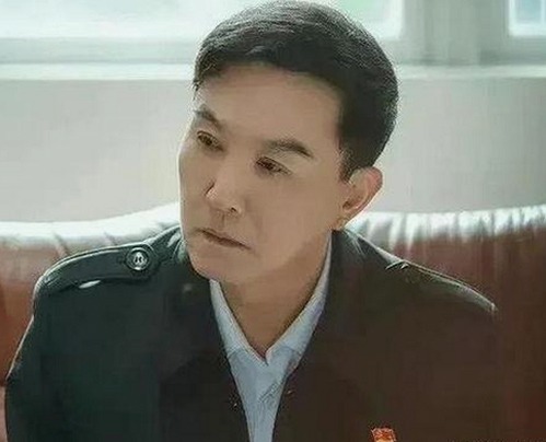 吃瓜大姐上线！揭秘娱乐圈幕后故事的她最近动作频频👀